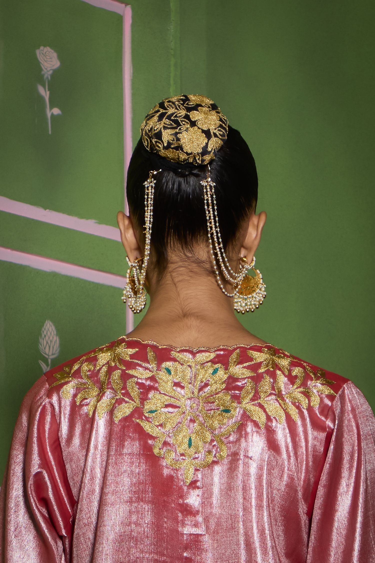 Aari Embroidered Tissue Jooda Cover