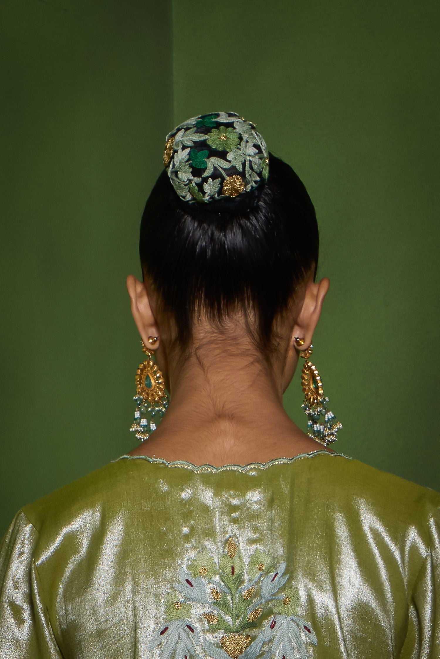 Aari Embroidered Tissue Jooda Cover
