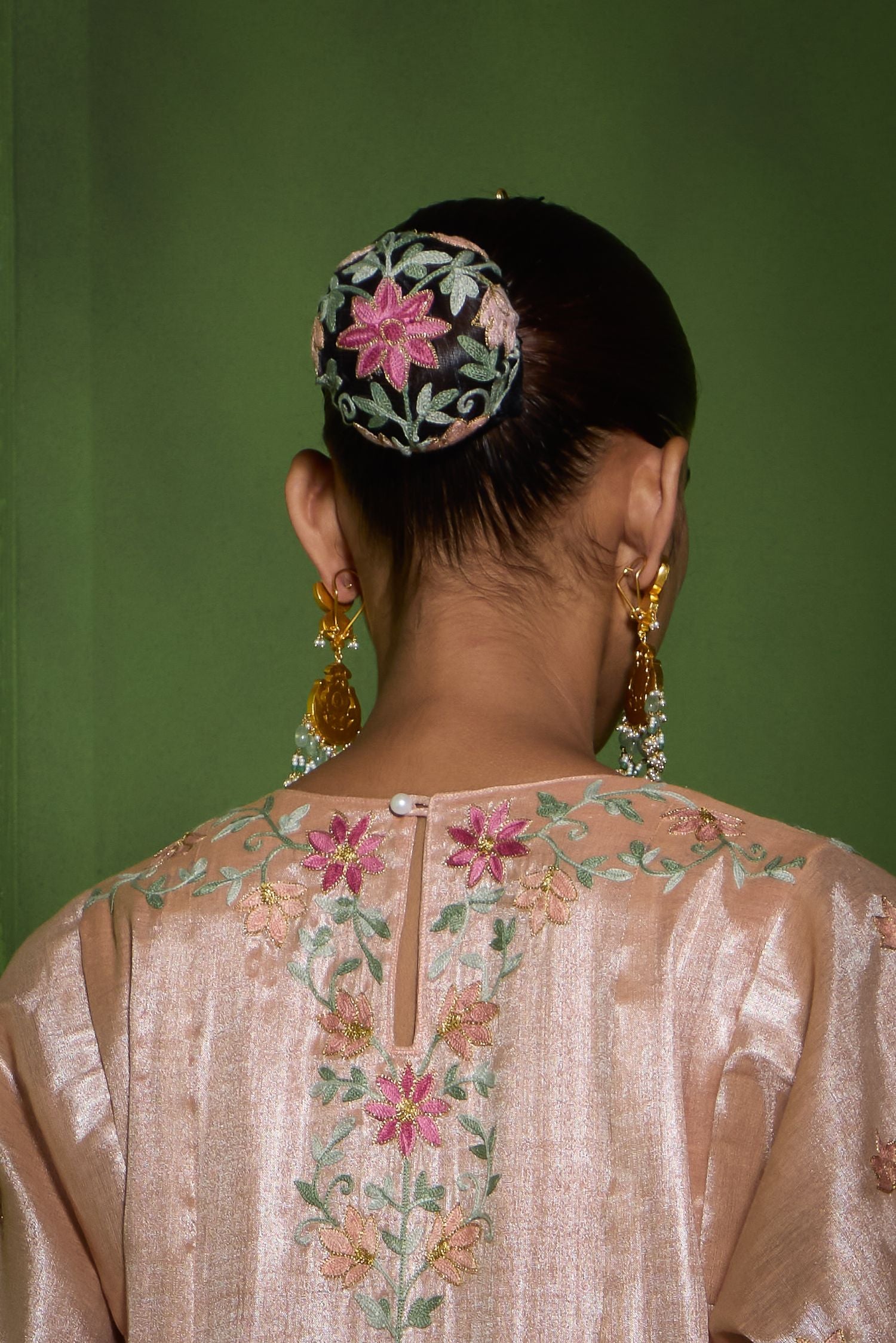 Aari Embroidered Tissue Jooda Cover