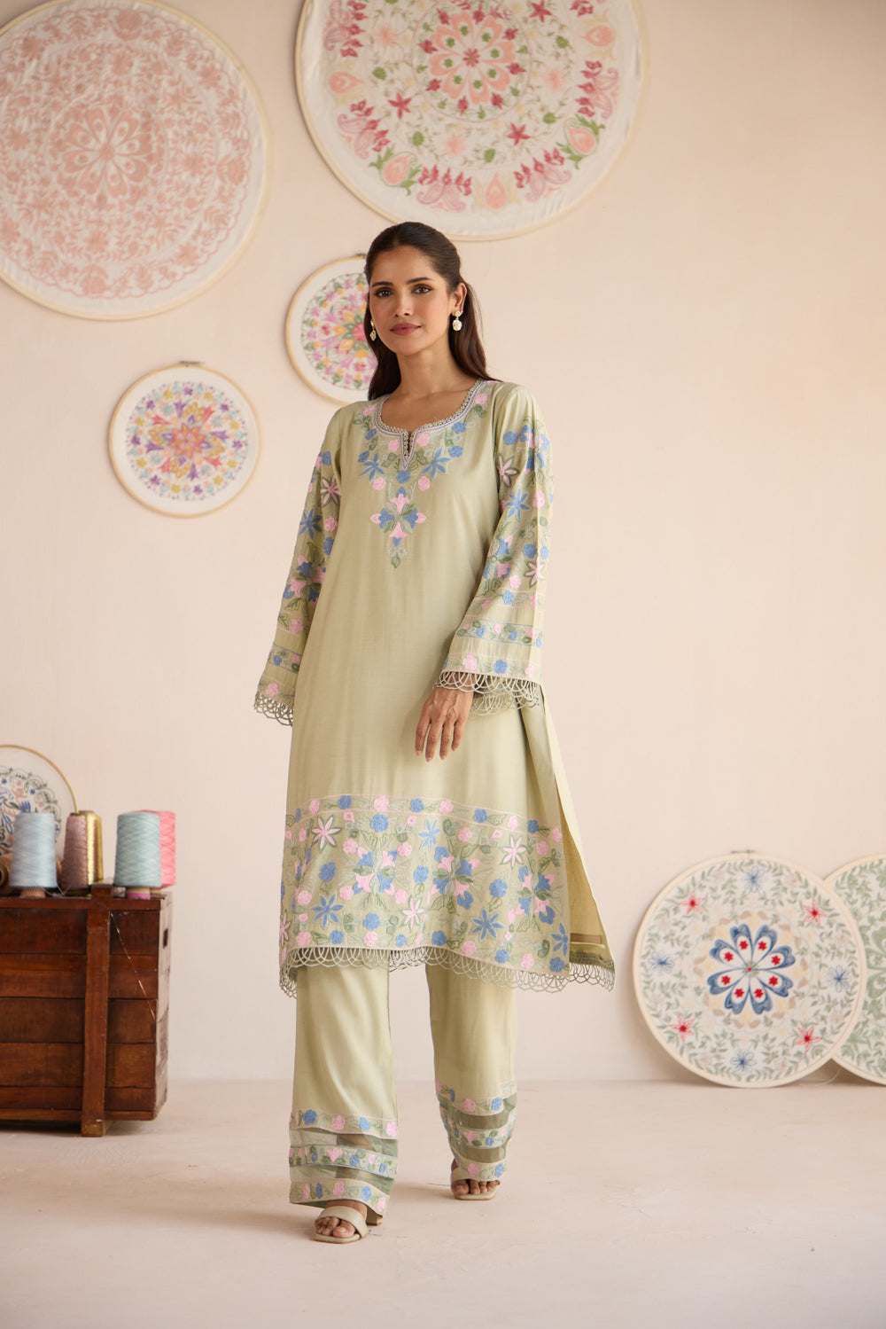 Nazaakat Green Cotton Aari Kurta Set with Organza Dupatta & Wide Pants
