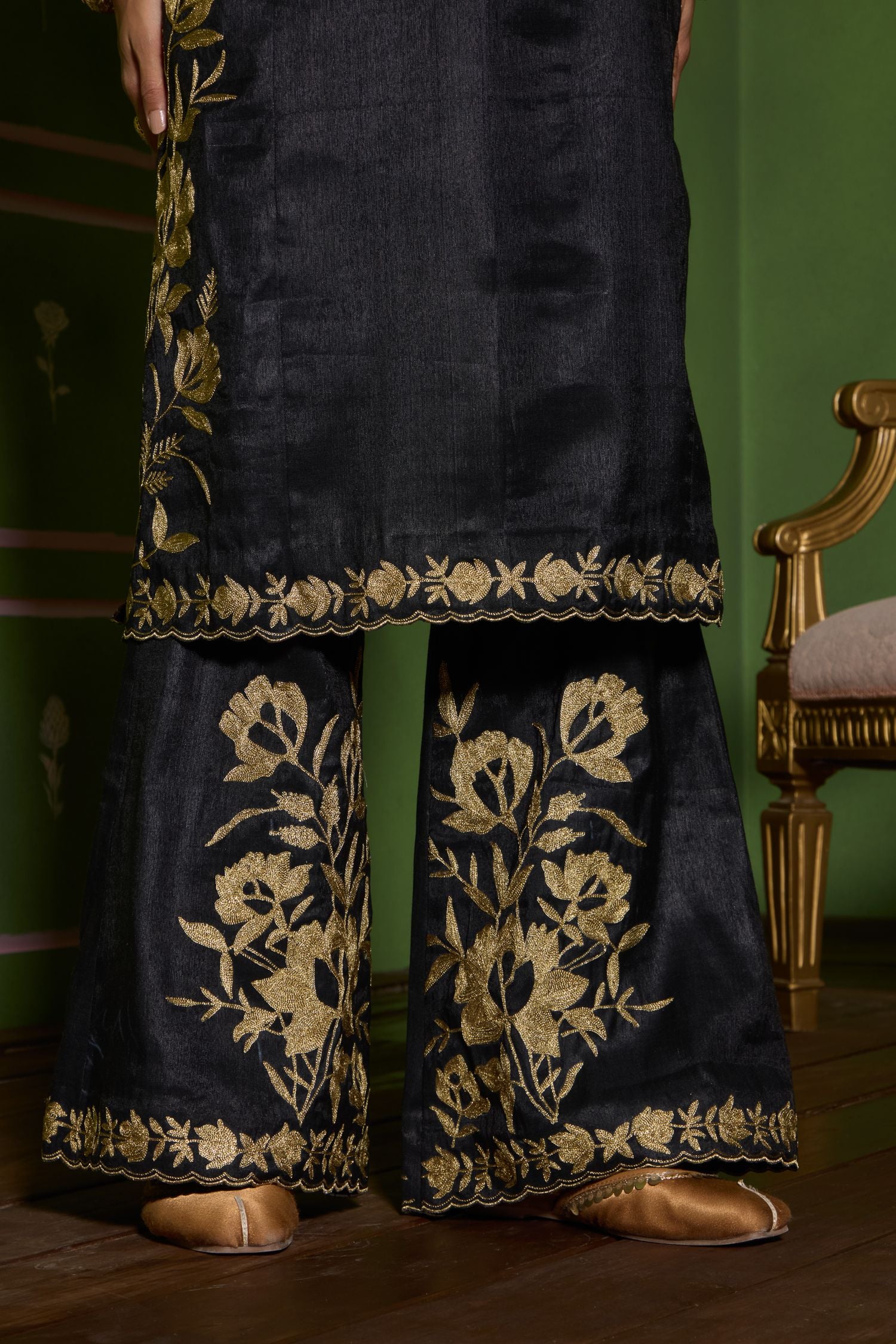 Black Tilla Embroidered Tissue Kalidaar Pheran Set with Flared Pants & Embroidered Tissue Dupatta