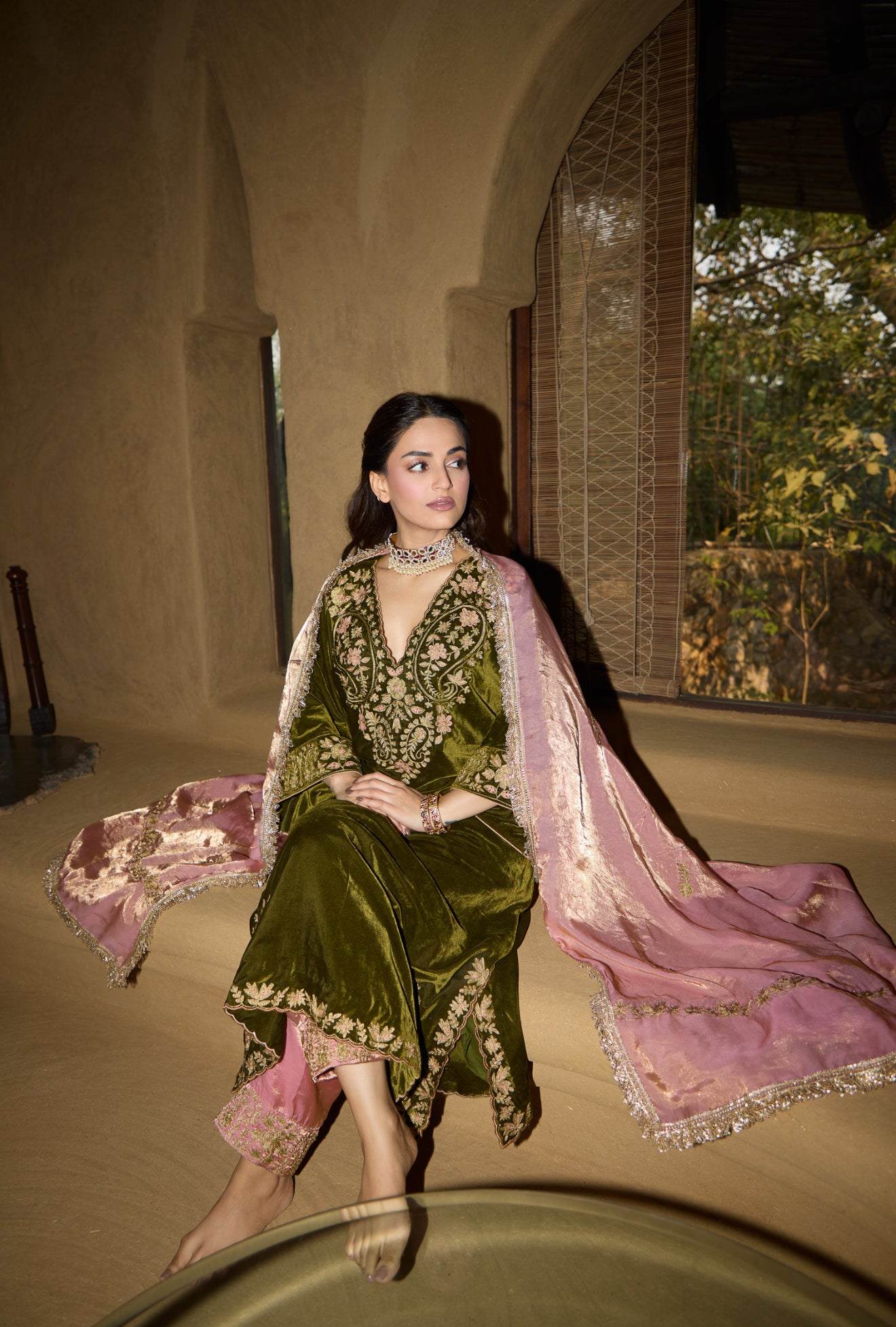 Mehendi Green Velvet Aari Tilla Embroidered Kaftaan Set With Pink Tissue Salwar Pants & Pink Tissue Embroidered Dupatta