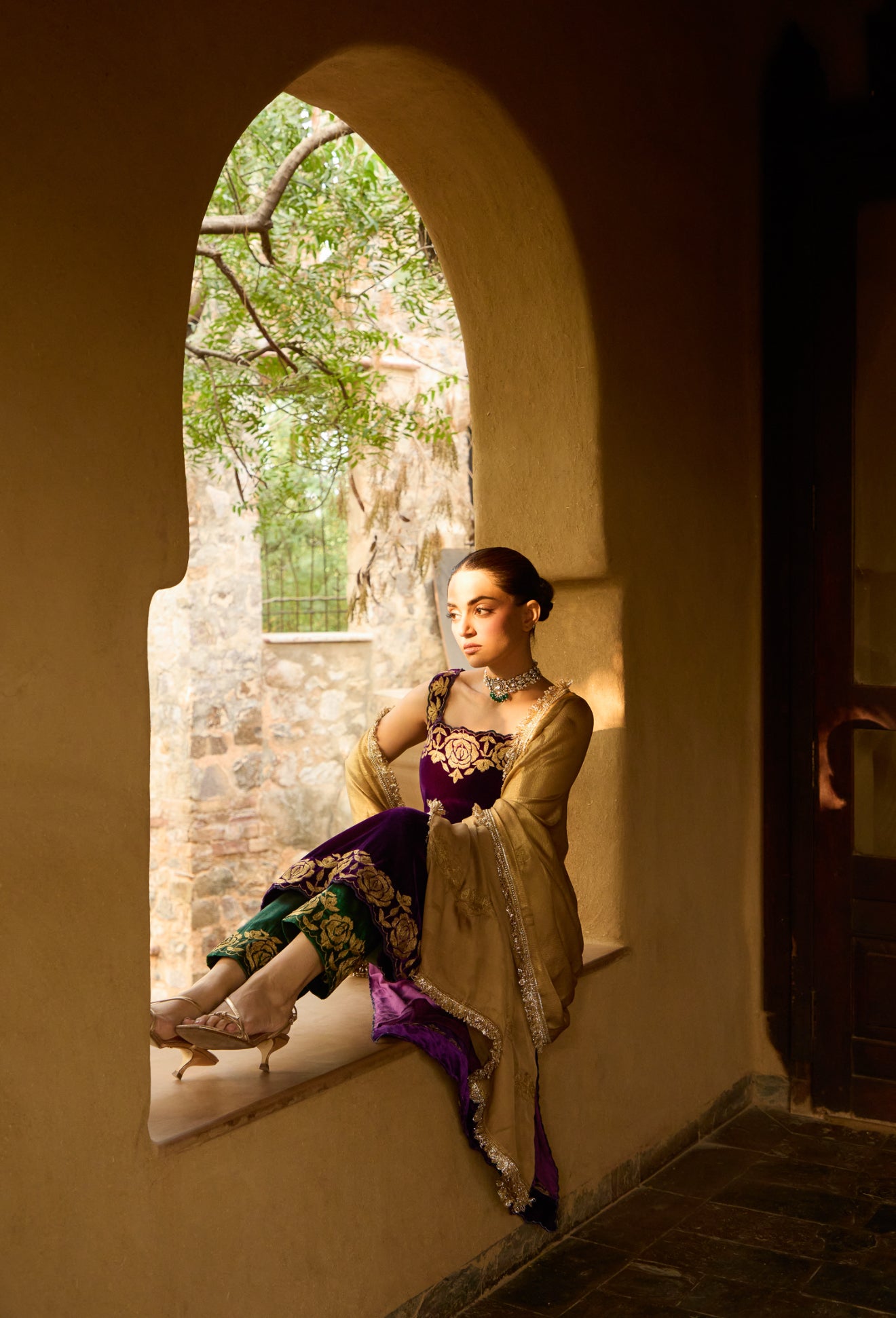 Purple Velvet Tilla Embroidered Sleeveless Kurta Set With Green Tissue Cigarette Pants & Gold Tissue Embroidered Dupatta