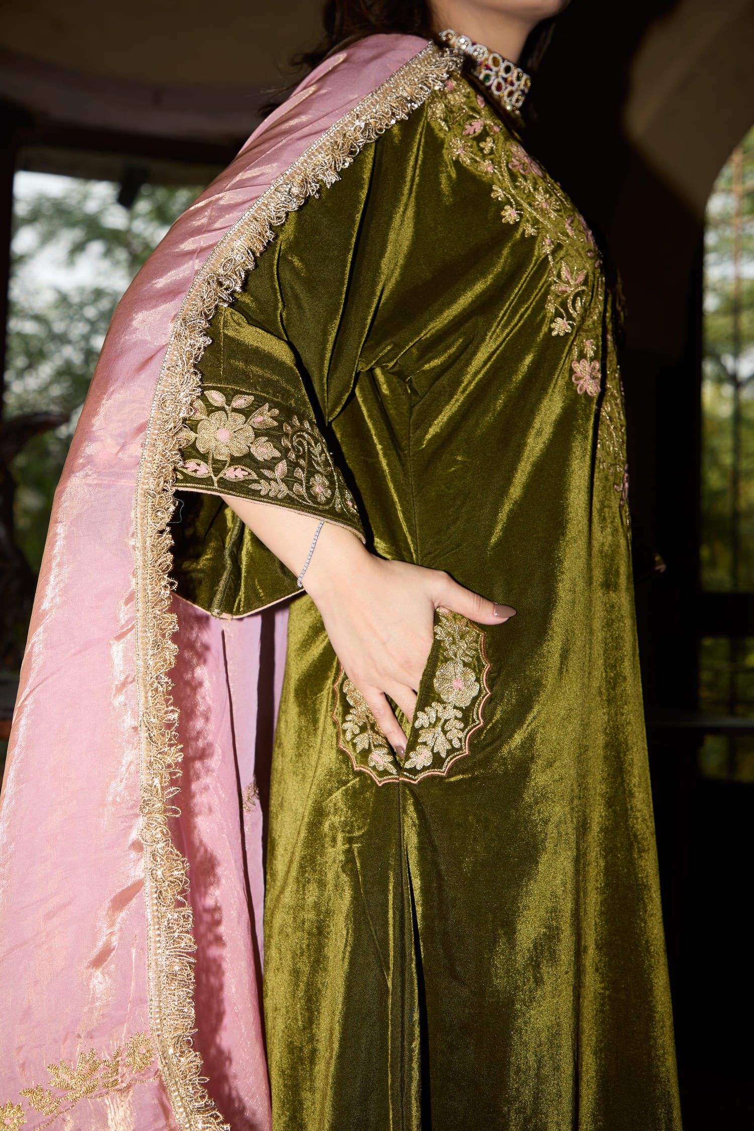 Mehendi Green Velvet Aari Tilla Embroidered Kaftaan Set With Pink Tissue Salwar Pants & Pink Tissue Embroidered Dupatta