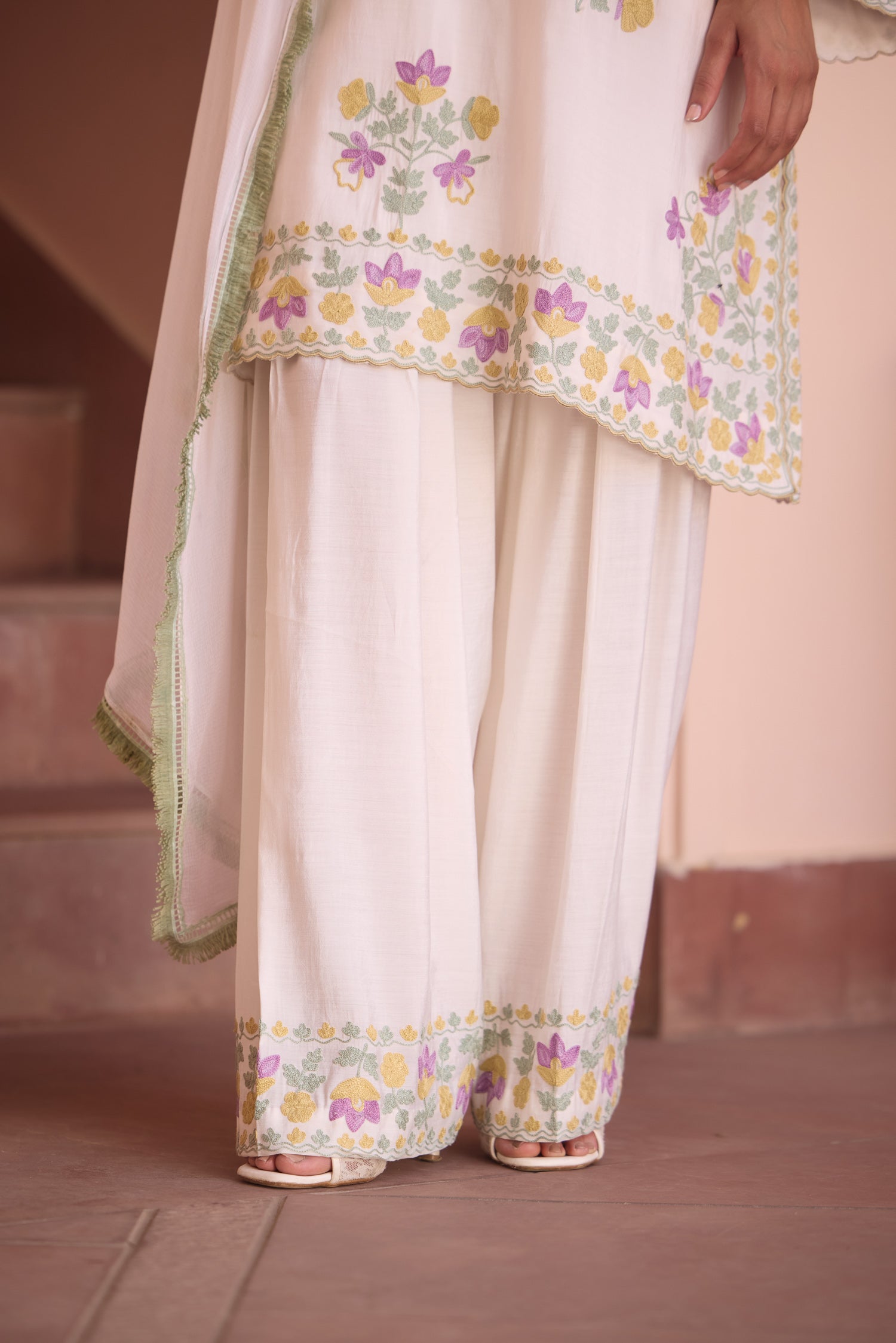 White Meadow Short Aari Pheran Set with Farshi Salwar
