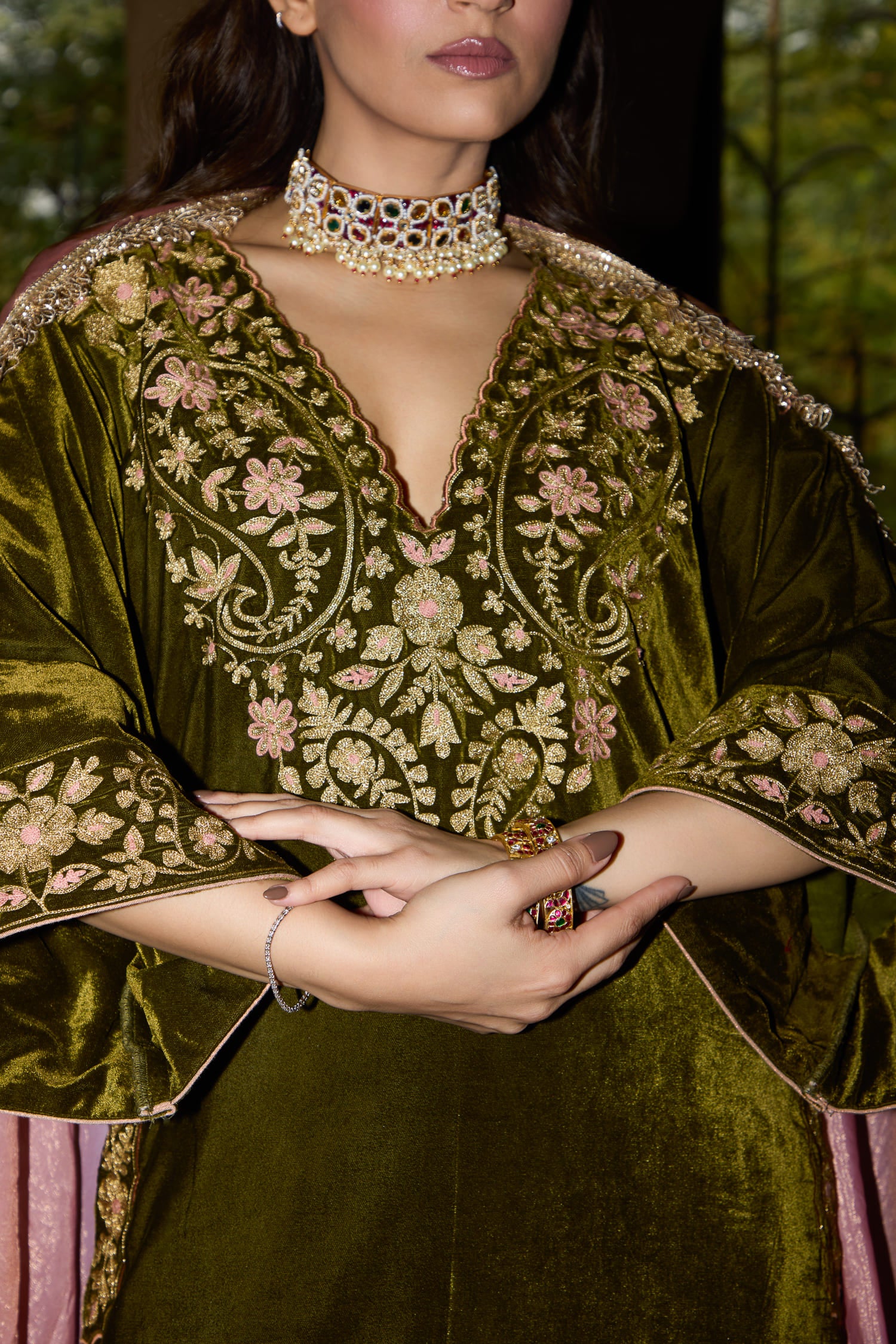 Mehendi Green Velvet Aari Tilla Embroidered Kaftaan Set With Pink Tissue Salwar Pants & Pink Tissue Embroidered Dupatta