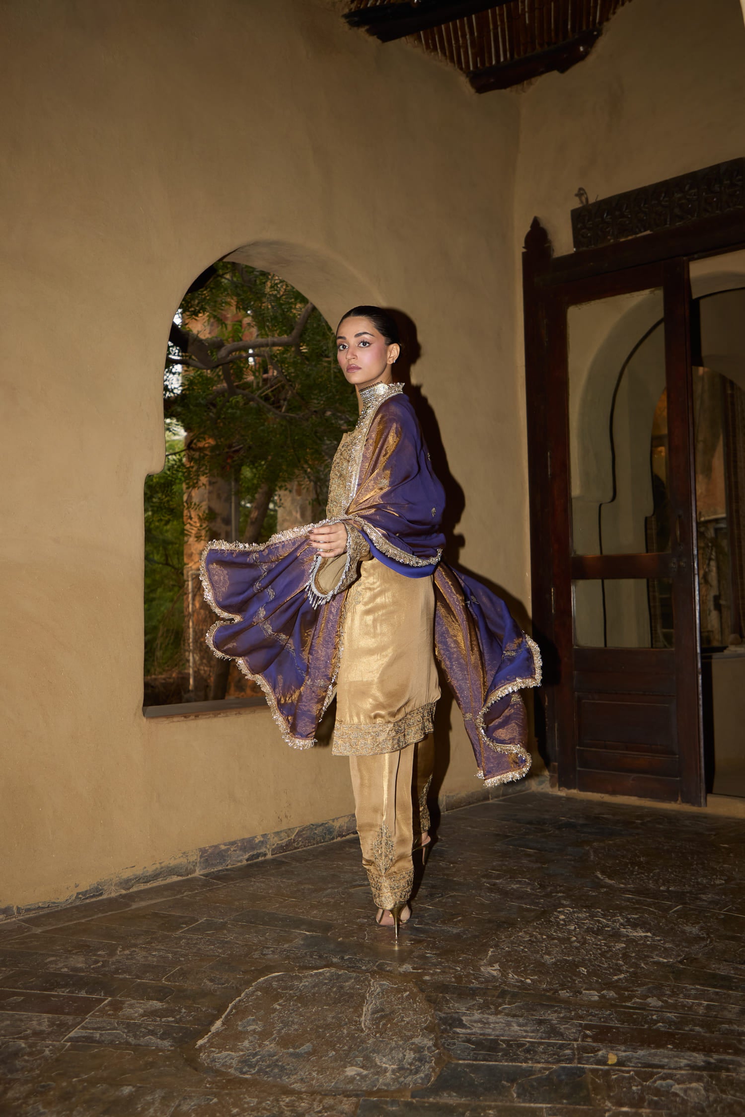 Gold Tissue Tilla Embroidered Kurta Set With Salwar Pants & Embroidered Copper Tissue Dupatta