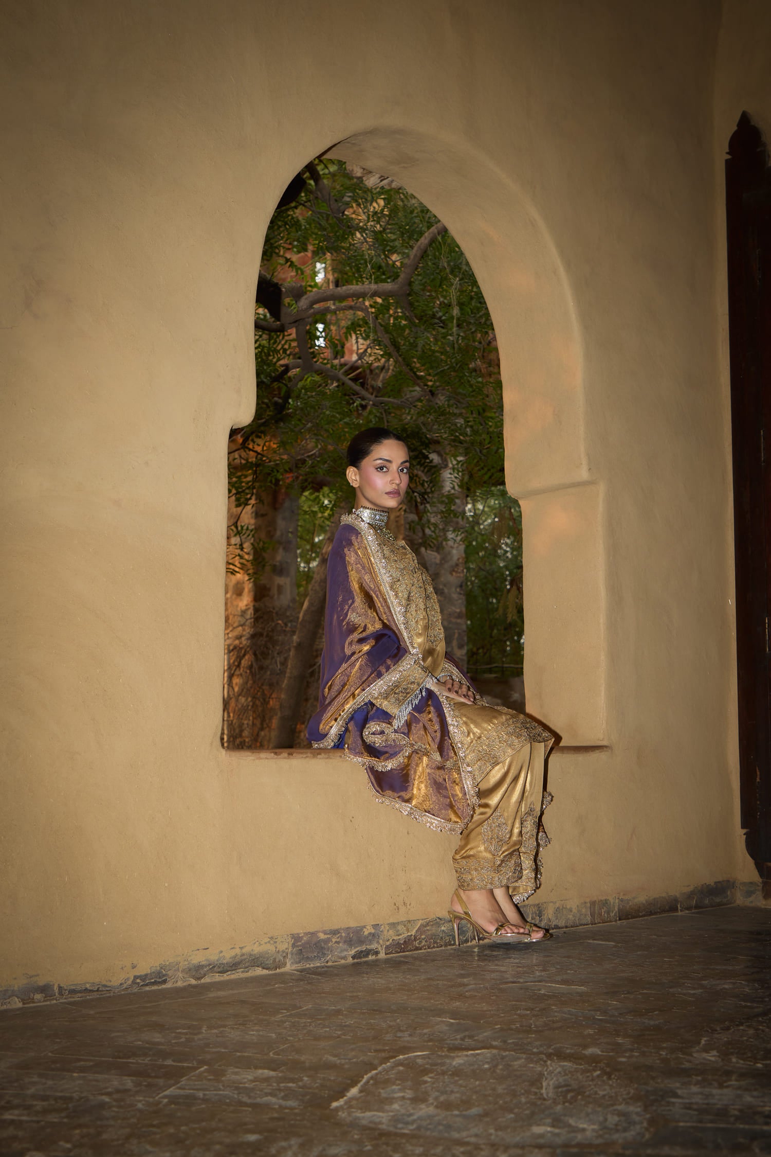 Gold Tissue Tilla Embroidered Kurta Set With Salwar Pants & Embroidered Copper Tissue Dupatta