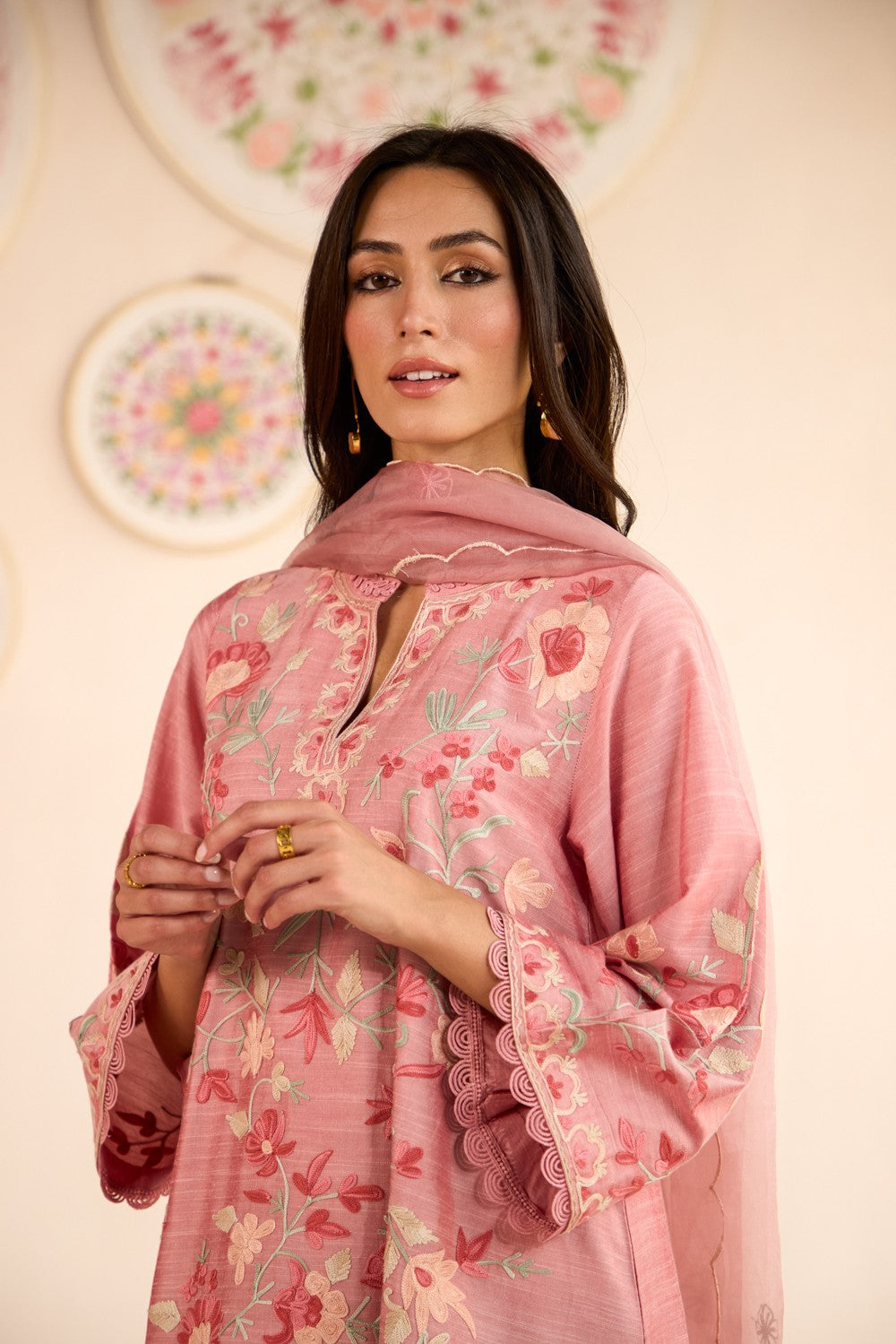 Pink Raw Silk Aari Embroidered Kurta Set with Straight Pants & Organza Scalloped Dupatta