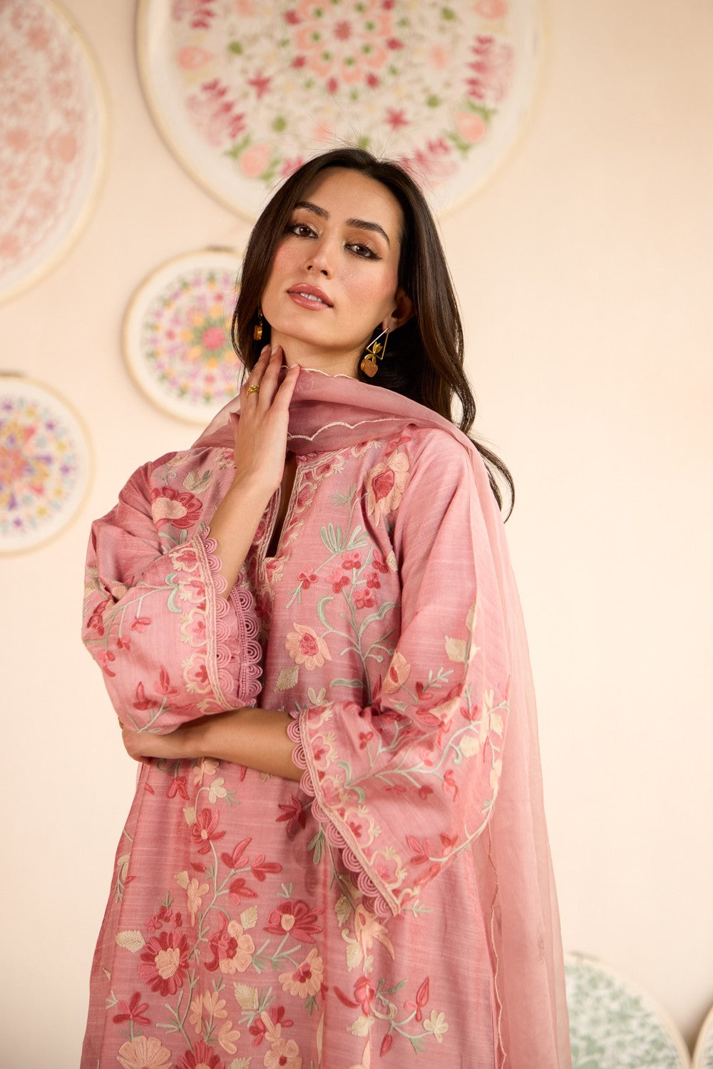 Pink Raw Silk Aari Embroidered Kurta Set with Straight Pants & Organza Scalloped Dupatta