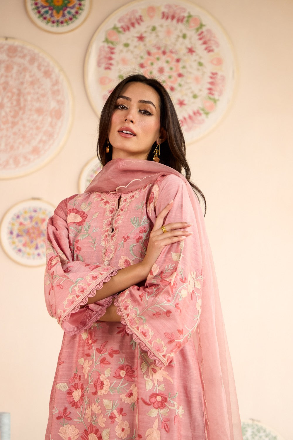 Pink Raw Silk Aari Embroidered Kurta Set with Straight Pants & Organza Scalloped Dupatta