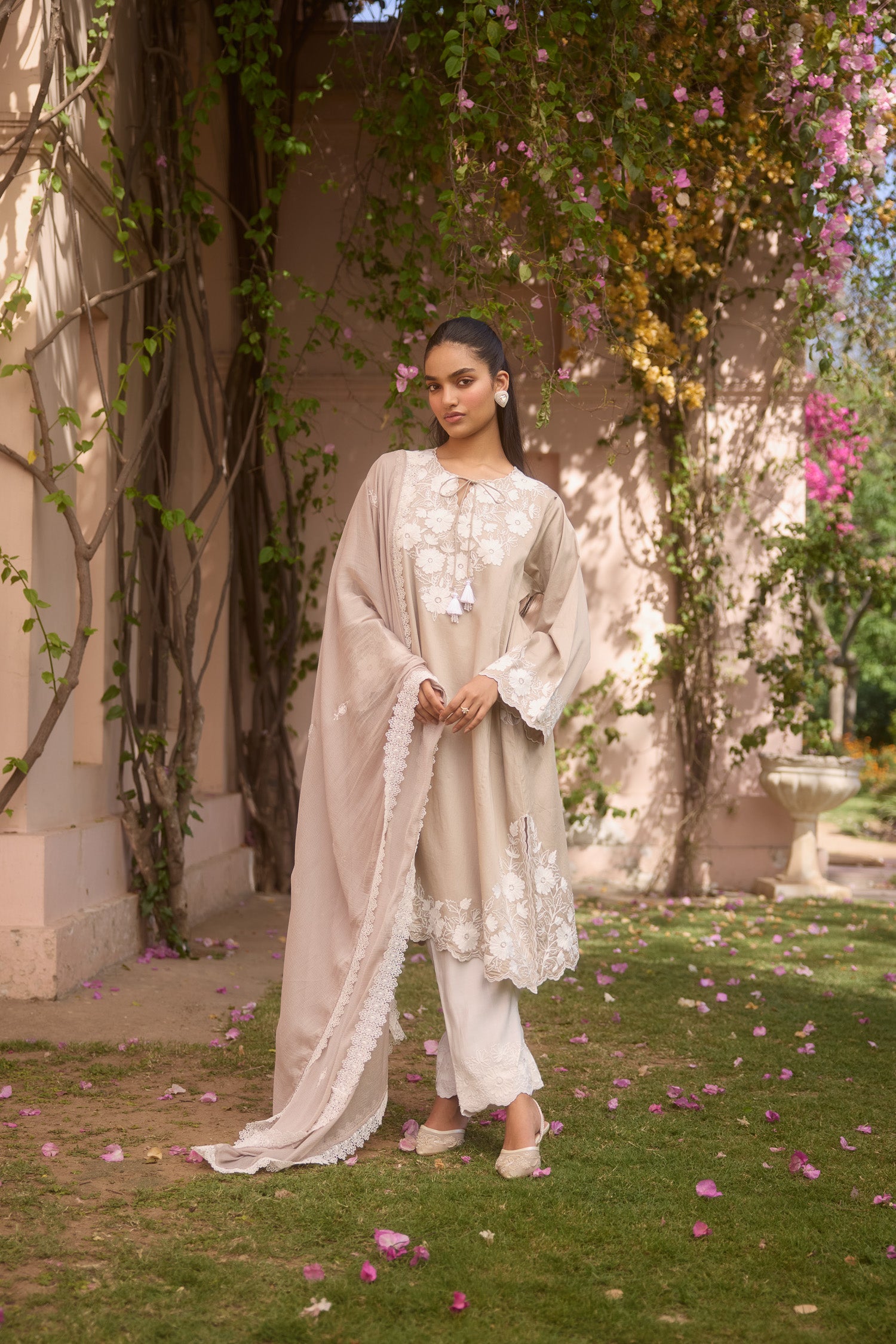 Aari Pheran Set