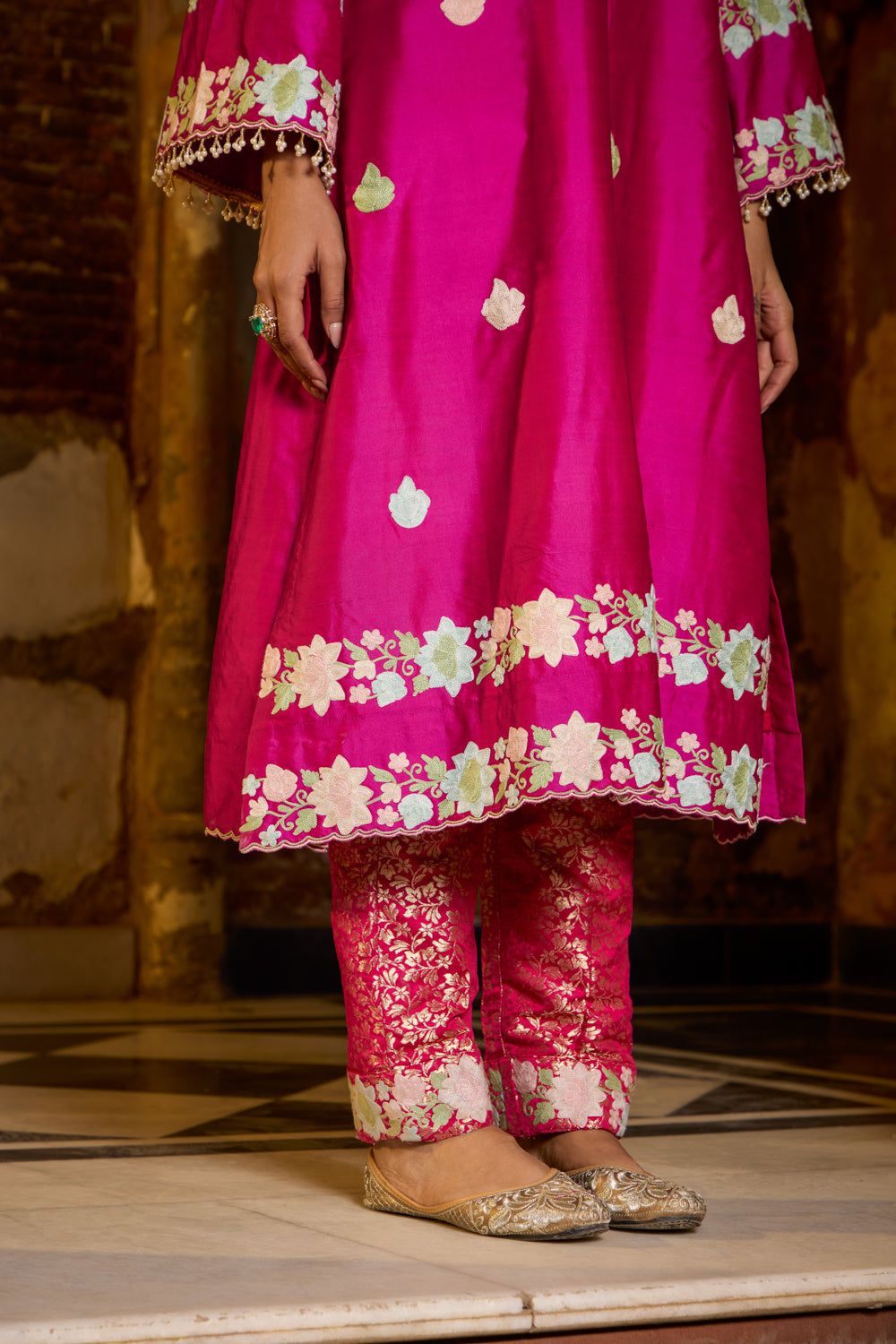 Waheeda Rani Pink Silk Kurta Set With Brocade Pants