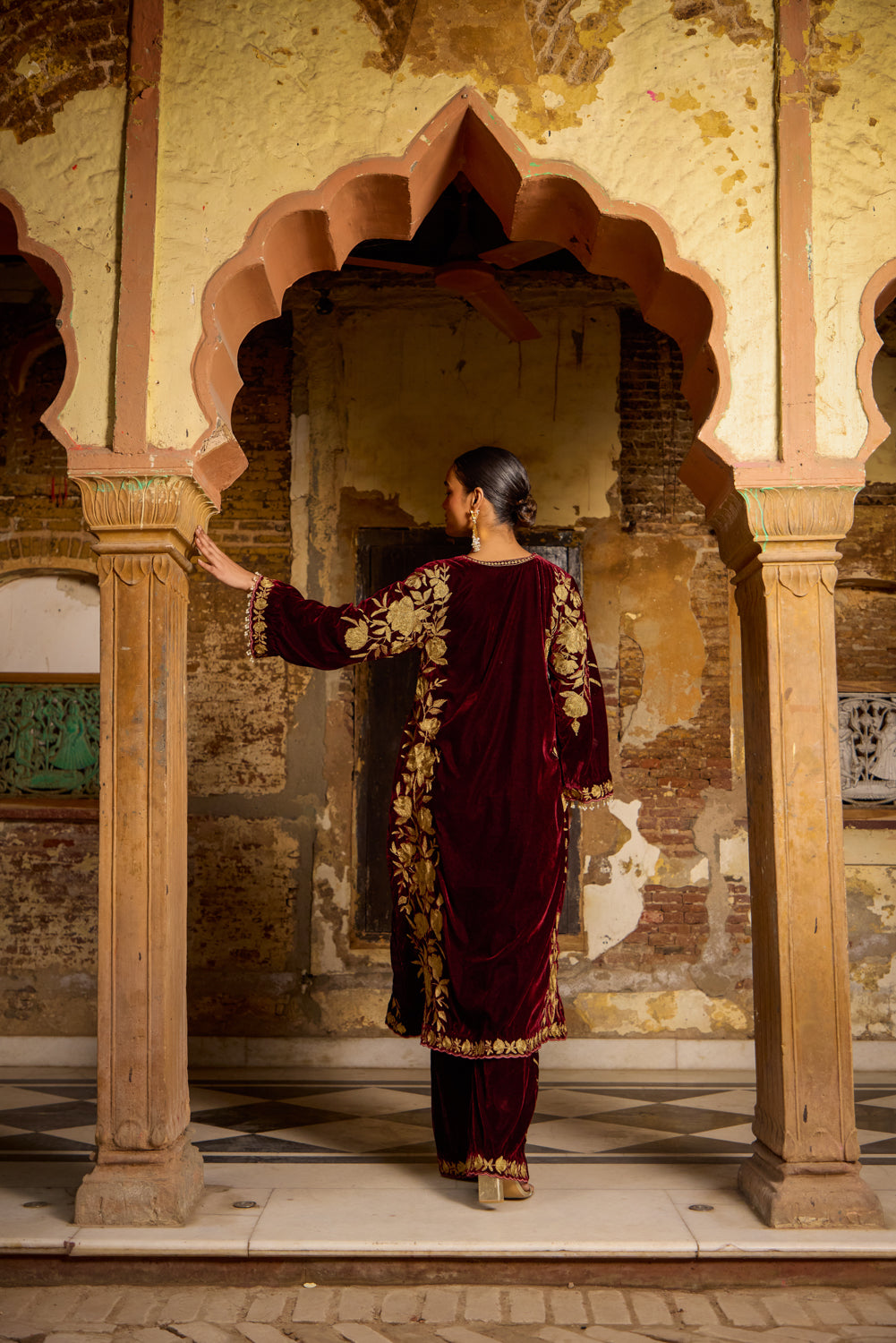 Sunehri Burgundy Silk Velvet Pheran Set