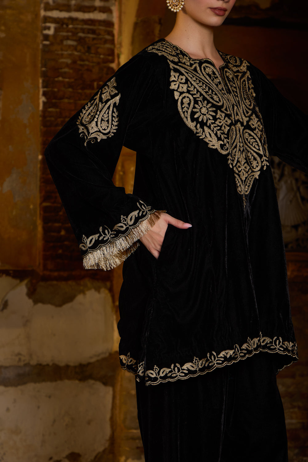 Sadhana Black Silk Velvet Kalidaar Pheran With Salwar