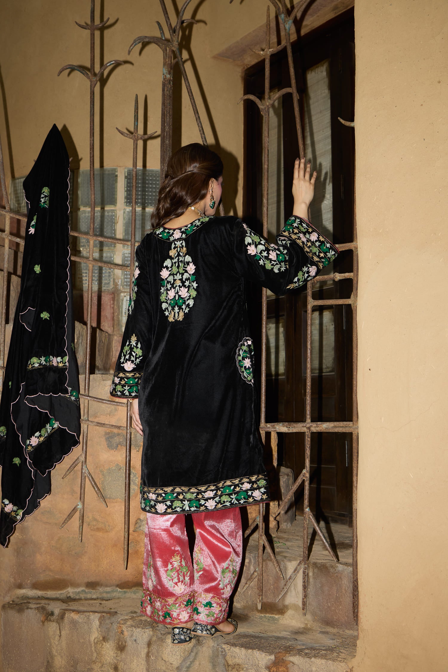 Black Velvet Aari Tilla Embroidered Short Pheran Set With Rose Tissue Pants & Black Velvet Embroidered Dupatta