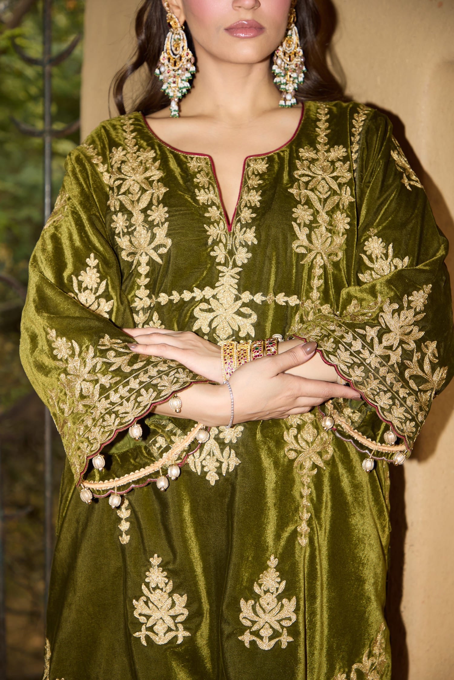 Mehendi Green Aari Tilla Short Pheran Set With Red Velvet Farshi Salwar & Embroidered Velvet Dupatta