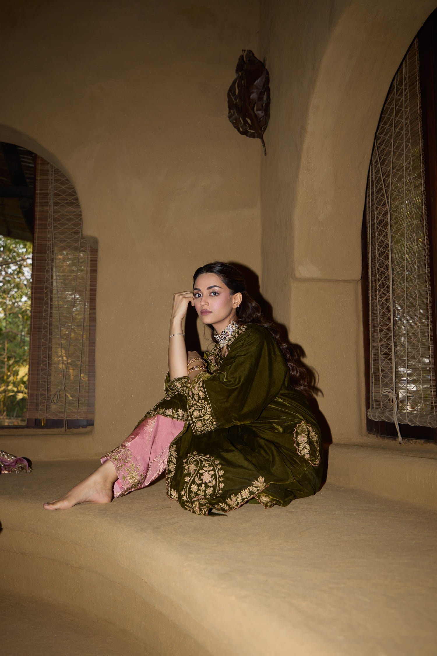 Mehendi Green Velvet Aari Tilla Embroidered Kaftaan Set With Pink Tissue Salwar Pants & Pink Tissue Embroidered Dupatta