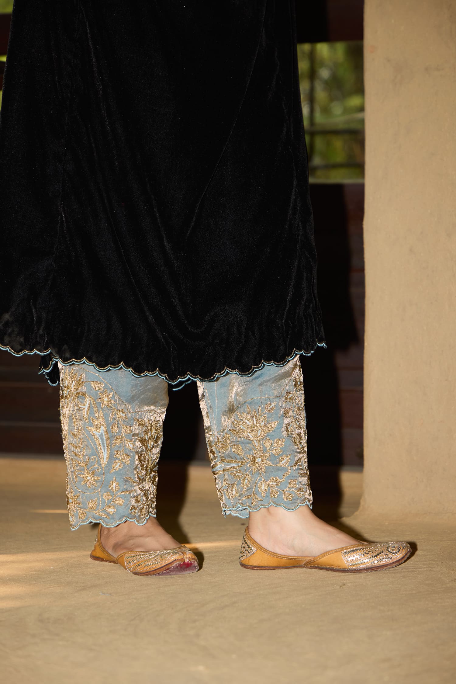 Black Velvet Tilla Embroidered Pheran Set With Ice Blue Tissue Pants & Ice blue Tissue Embroidered Dupatta