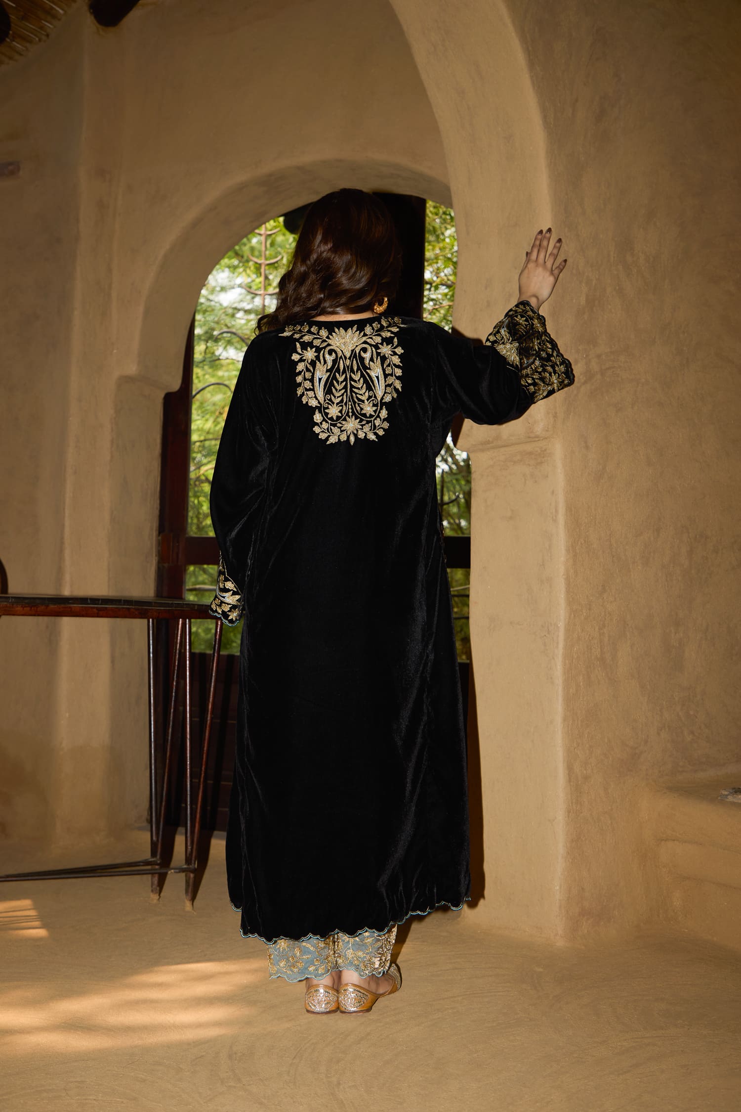 Black Velvet Tilla Embroidered Pheran Set With Ice Blue Tissue Pants & Ice blue Tissue Embroidered Dupatta
