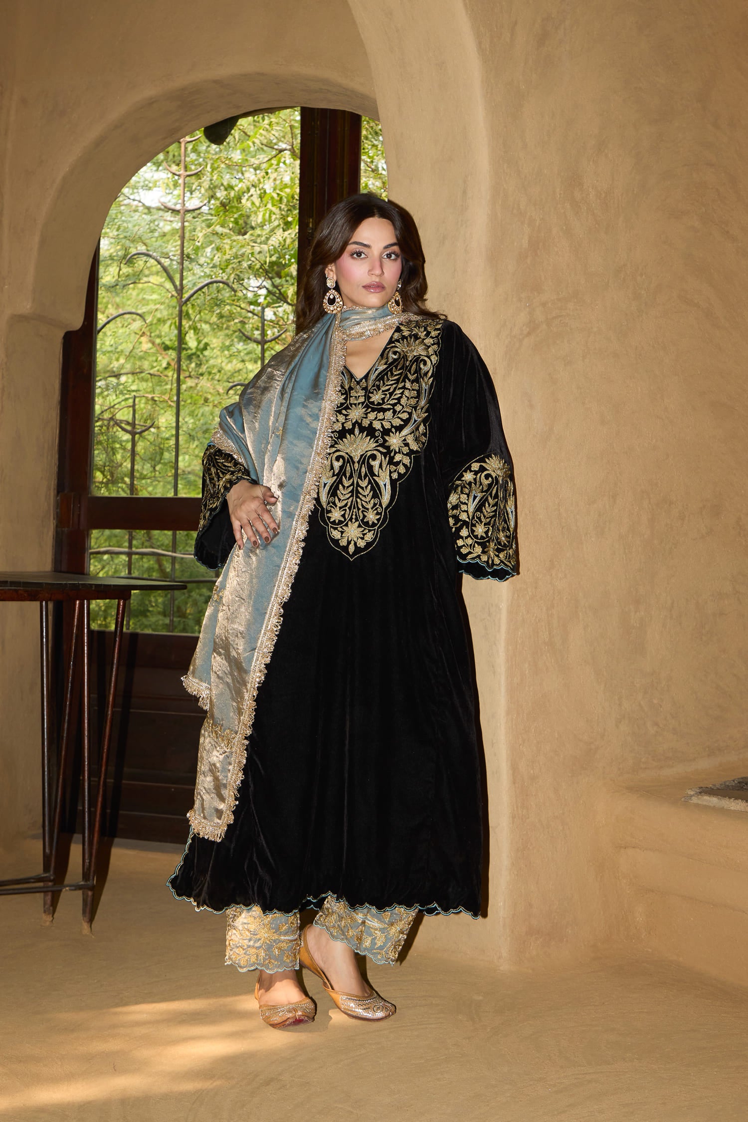 Black Velvet Tilla Embroidered Pheran Set With Ice Blue Tissue Pants & Ice blue Tissue Embroidered Dupatta