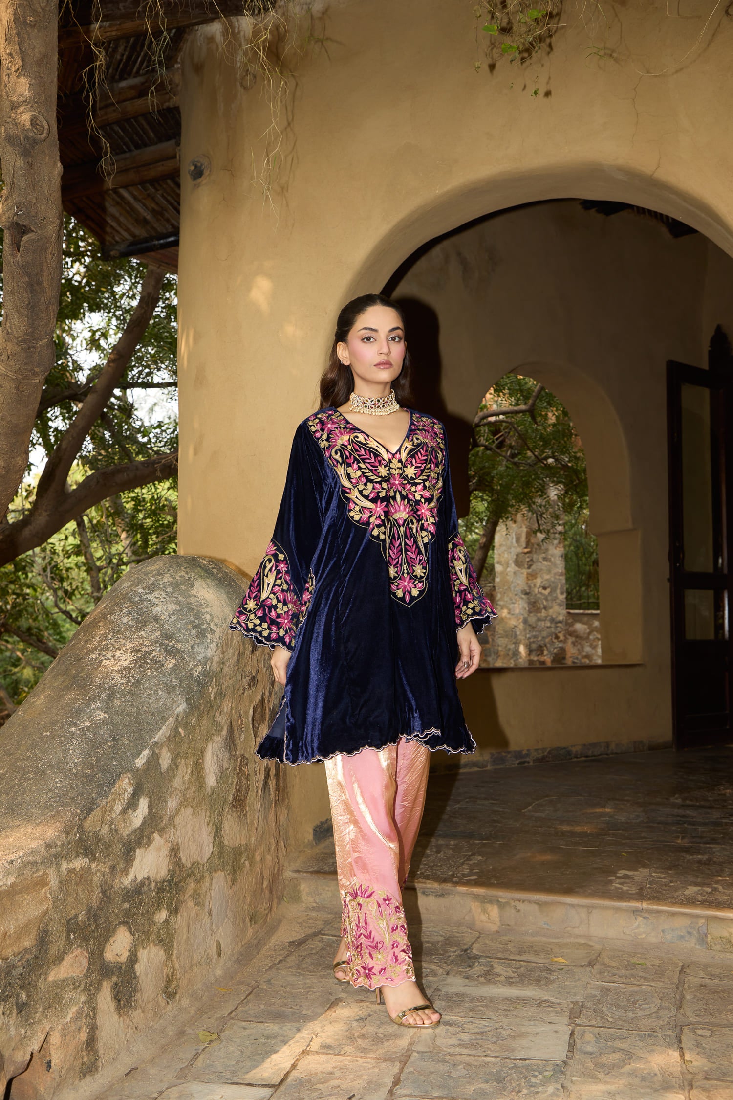 Royal Blue Aari Tilla Embroidered Short Pheran Set With Pink Tissue Salwar Pants & Pink Tissue Embroidered Dupatta