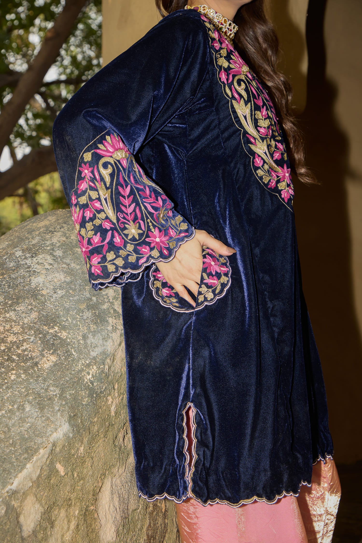 Royal Blue Aari Tilla Embroidered Short Pheran Set With Pink Tissue Salwar Pants & Pink Tissue Embroidered Dupatta