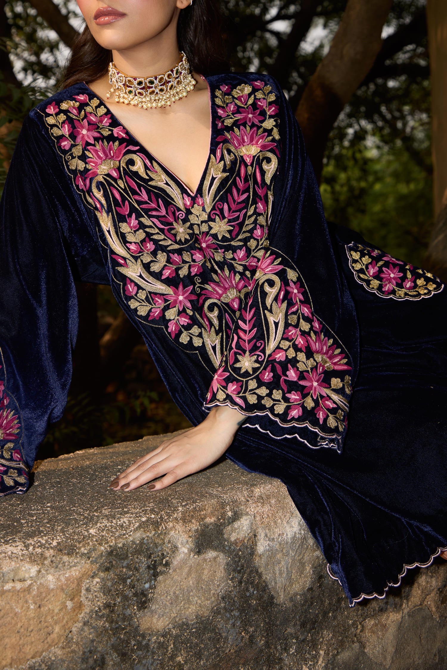 Royal Blue Aari Tilla Embroidered Short Pheran Set With Pink Tissue Salwar Pants & Pink Tissue Embroidered Dupatta