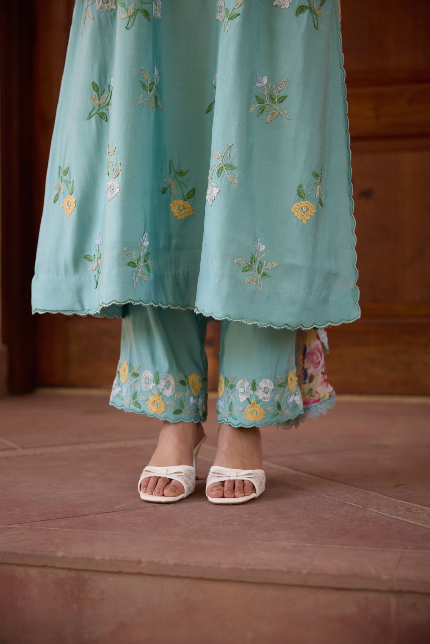 Breeze Sleeveless Cotton Aari Kurta Set with Straight Pants