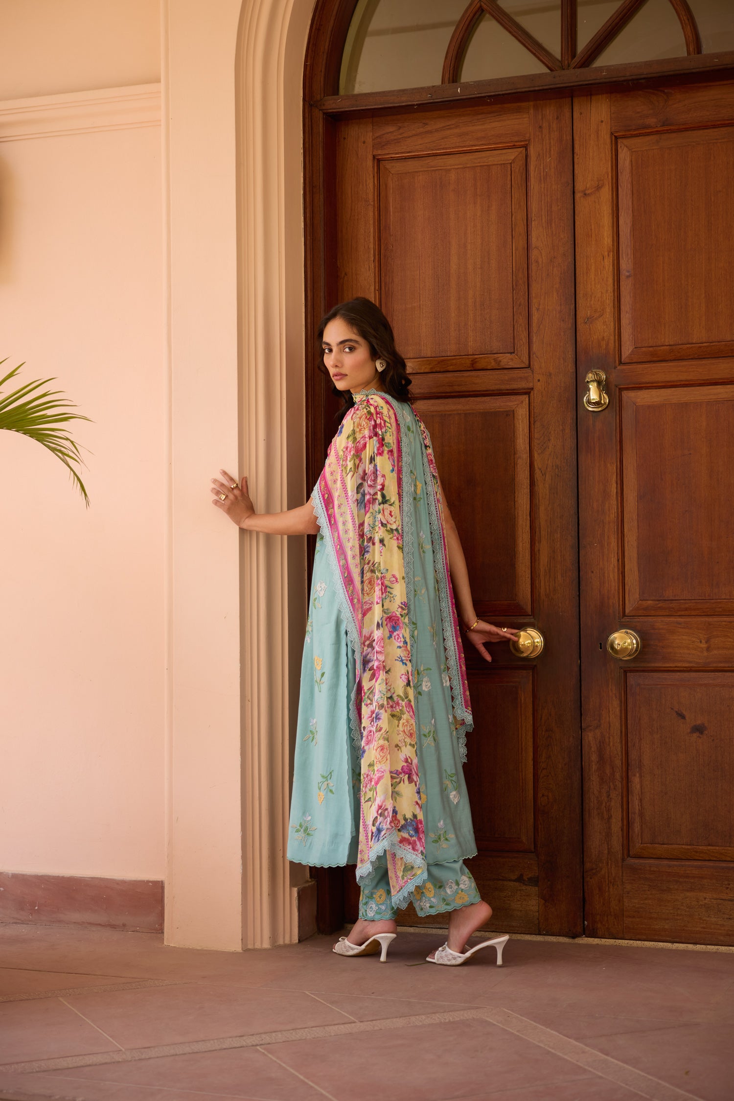 Breeze Sleeveless Cotton Aari Kurta Set with Straight Pants