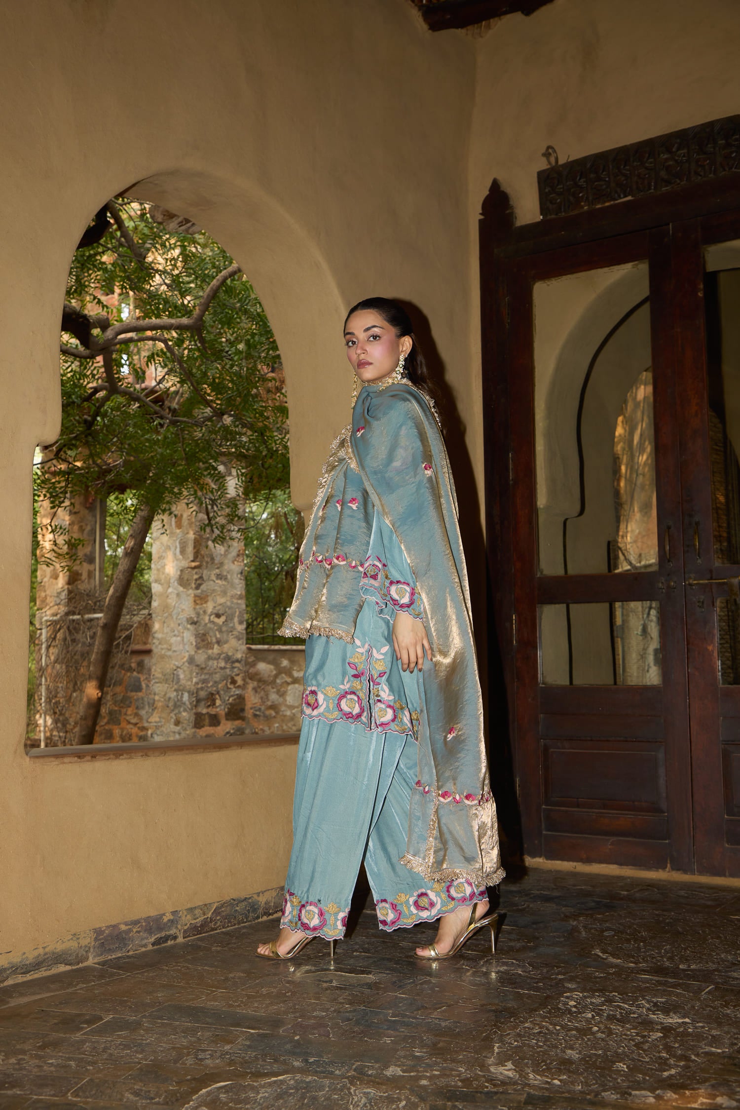 Cloud Blue Aari Tilla Embroidered Short Pheran Set With Farshi Salwar & Ice Blue Tissue Embroidered Dupatta
