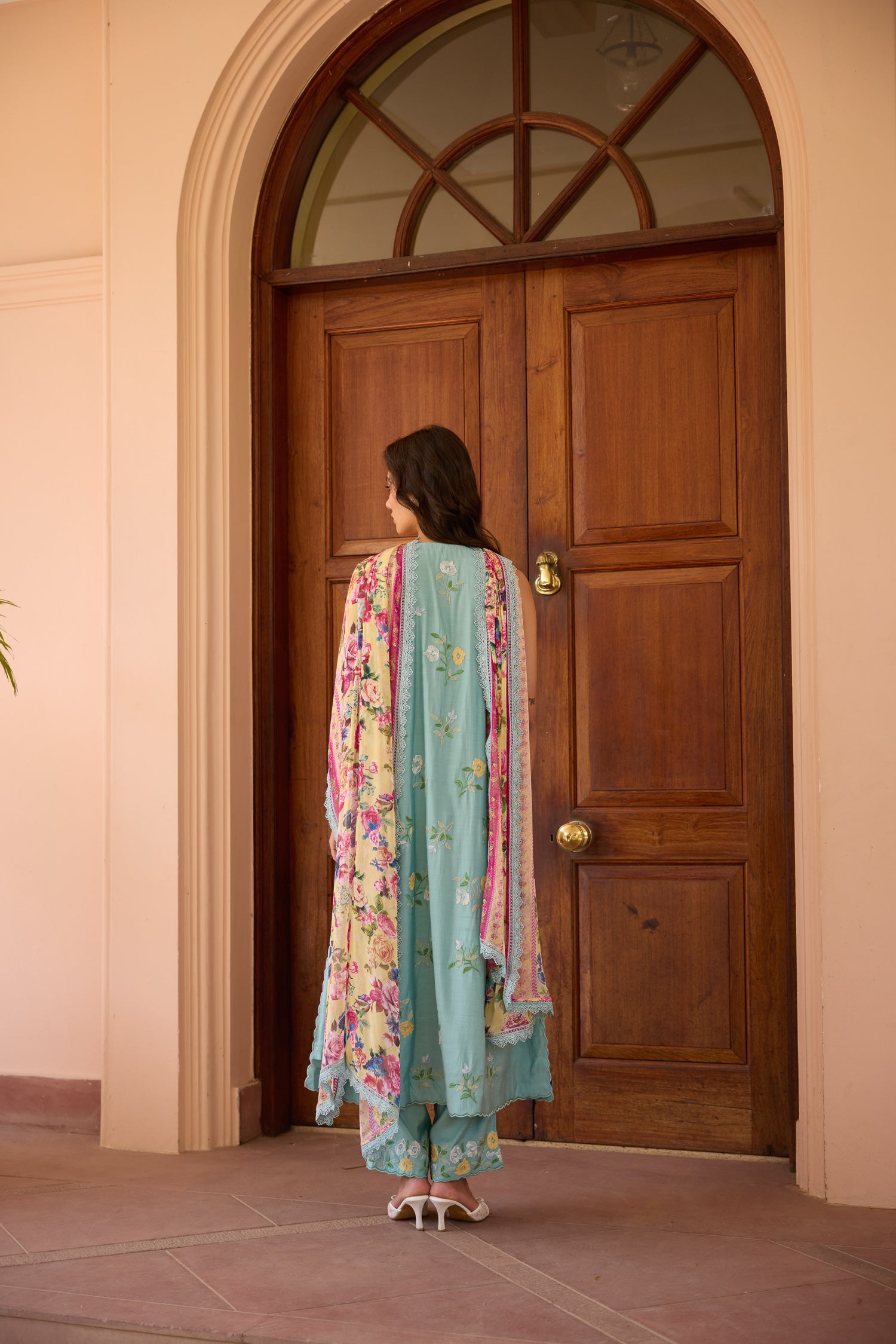 Breeze Sleeveless Cotton Aari Kurta Set with Straight Pants