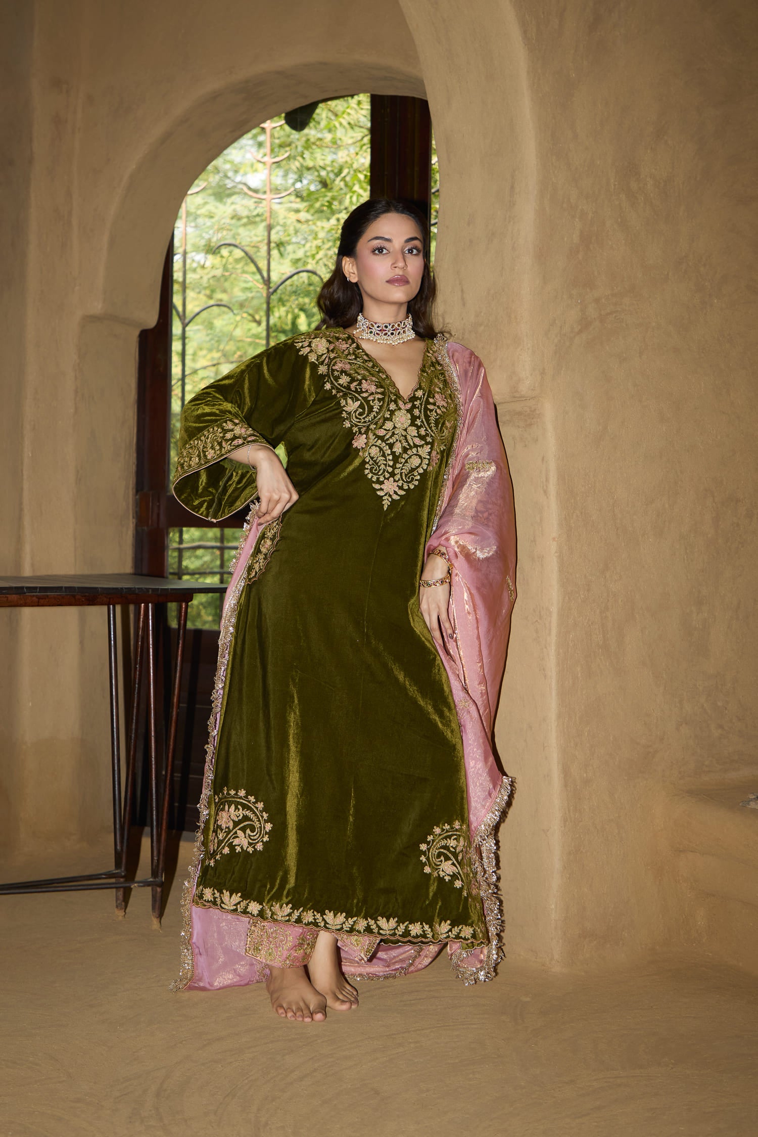 Mehendi Green Velvet Aari Tilla Embroidered Kaftaan Set With Pink Tissue Salwar Pants & Pink Tissue Embroidered Dupatta