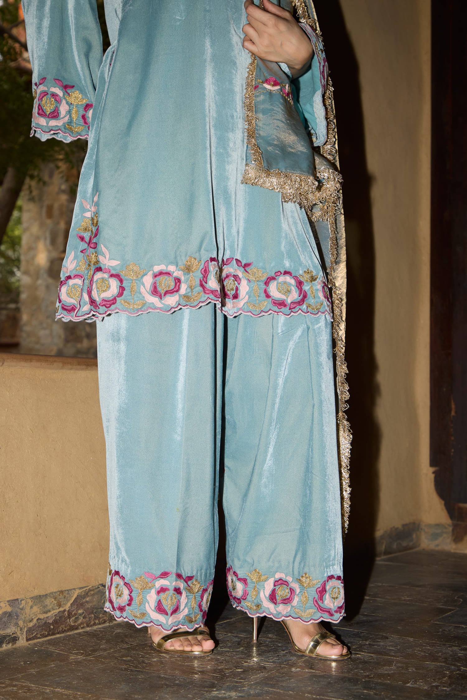 Cloud Blue Aari Tilla Embroidered Short Pheran Set With Farshi Salwar & Ice Blue Tissue Embroidered Dupatta