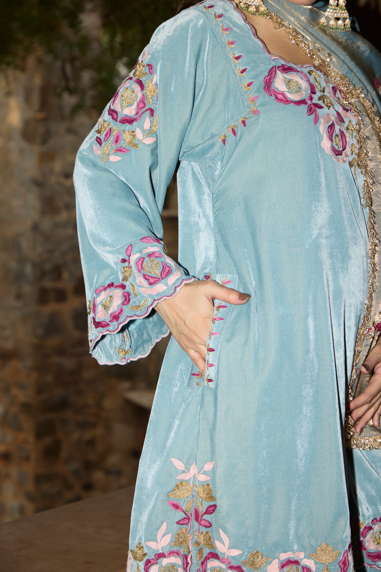 Cloud Blue Aari Tilla Embroidered Short Pheran Set With Farshi Salwar & Ice Blue Tissue Embroidered Dupatta