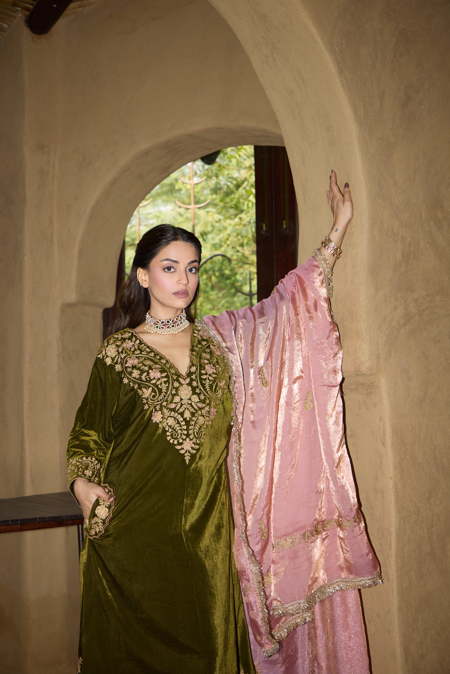 Mehendi Green Velvet Aari Tilla Embroidered Kaftaan Set With Pink Tissue Salwar Pants & Pink Tissue Embroidered Dupatta