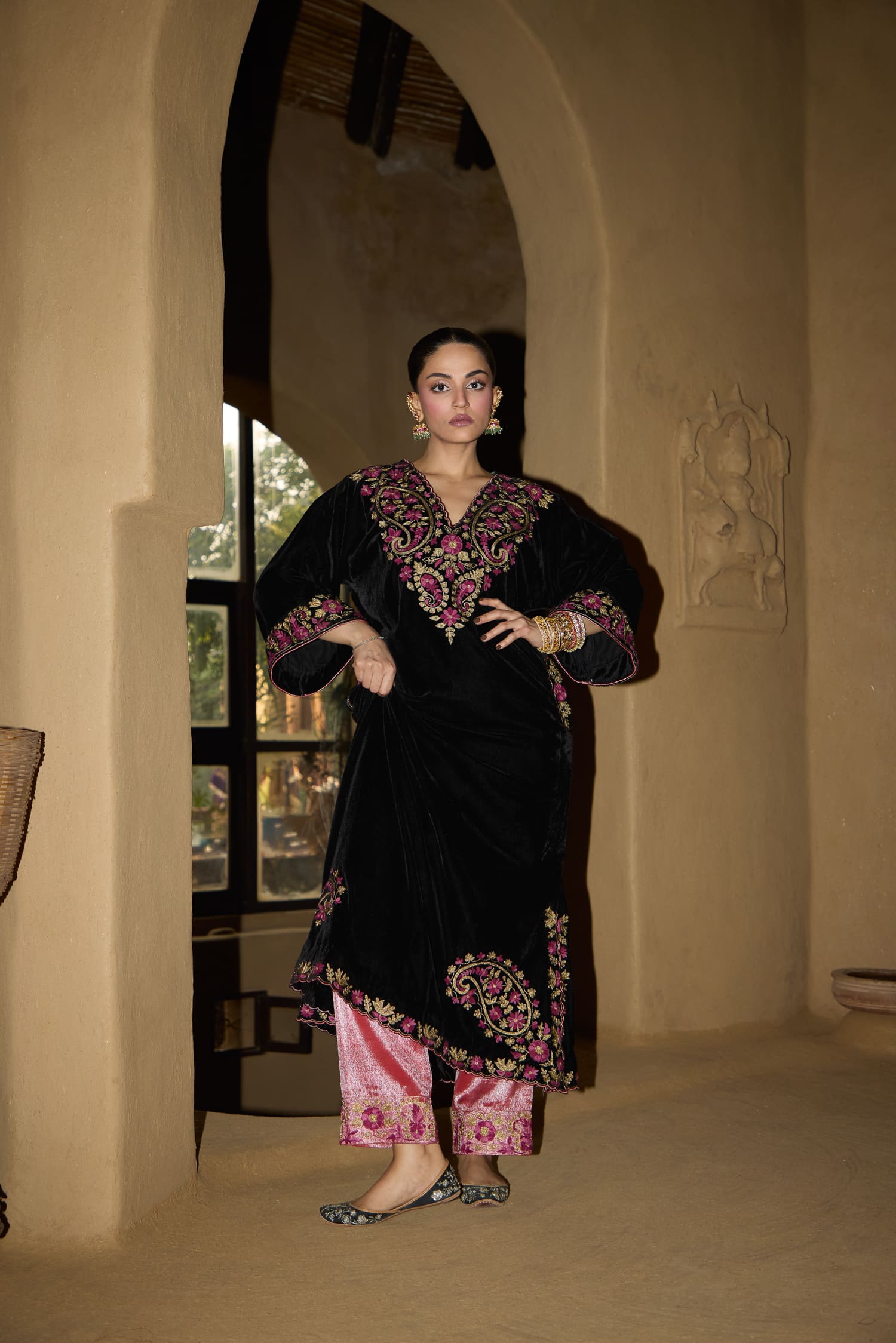 Black Velvet Aari Tilla Embroidered Kaftaan Set With Rose Pink Tissue Cigarette Pants & Black Velvet Embroidered Dupatta Mehendi Green