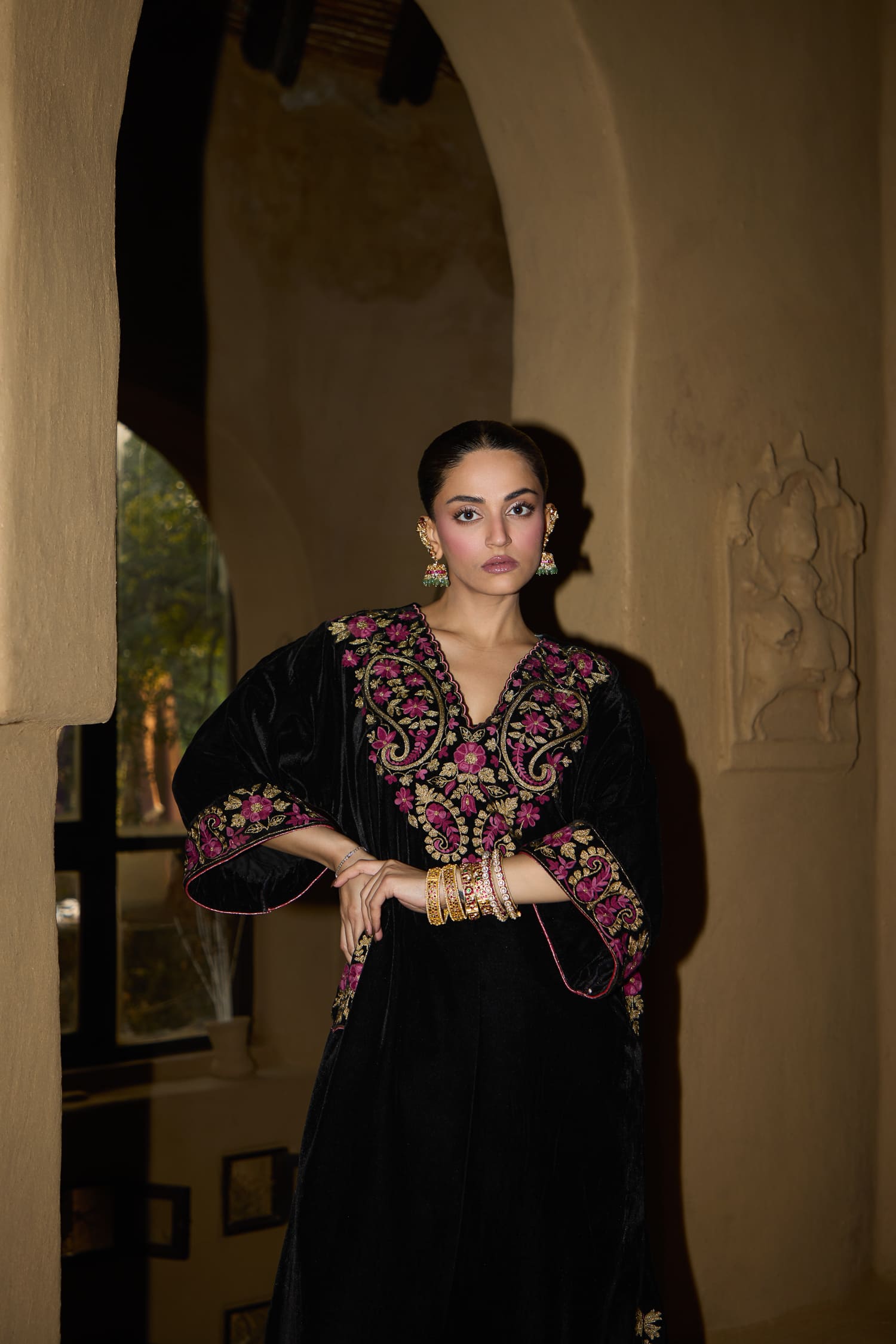 Black Velvet Aari Tilla Embroidered Kaftaan Set With Rose Pink Tissue Cigarette Pants & Black Velvet Embroidered Dupatta Mehendi Green