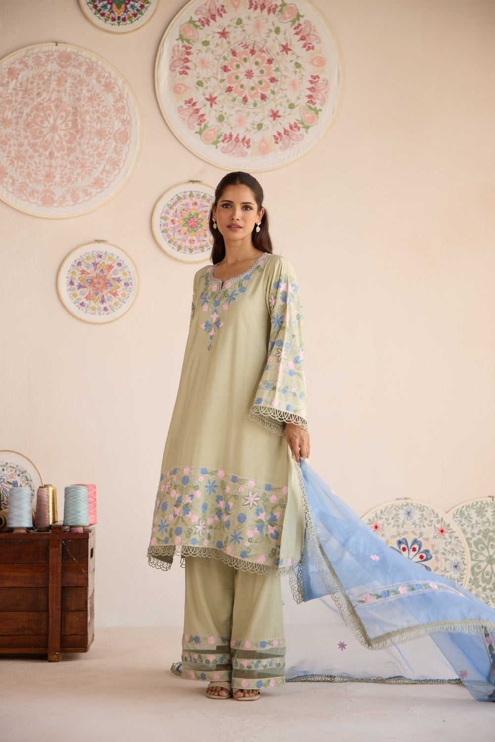 Nazaakat Green Cotton Aari Kurta Set with Organza Dupatta & Wide Pants
