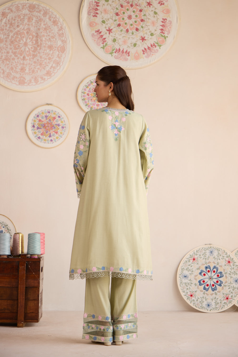 Nazaakat Green Cotton Aari Kurta Set with Organza Dupatta & Wide Pants