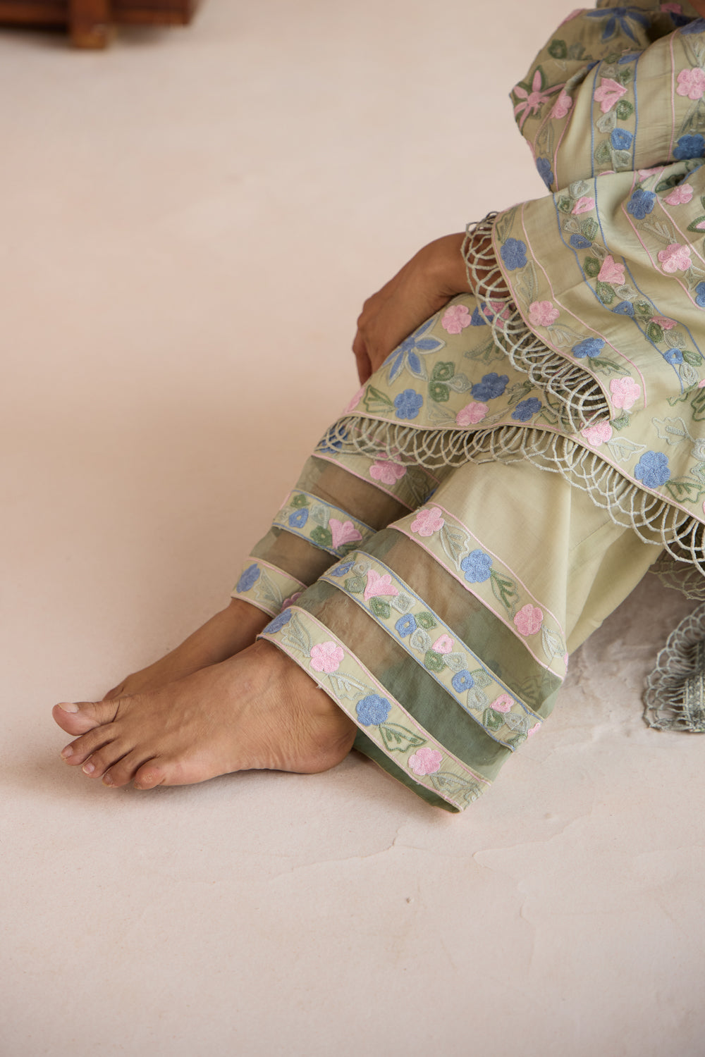 Nazaakat Green Cotton Aari Kurta Set with Organza Dupatta & Wide Pants