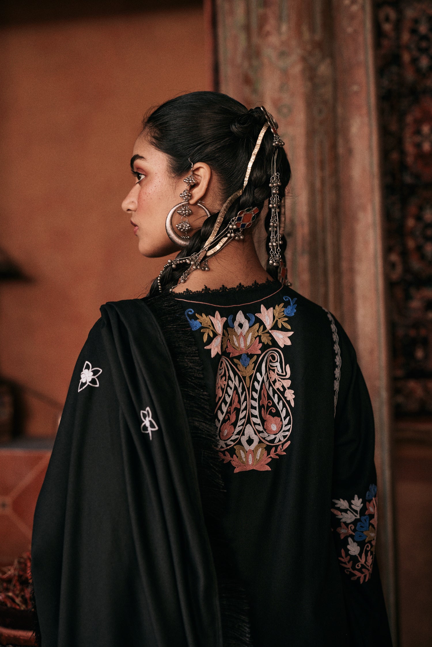 ⁠Black Wool Aari Embroidered Kalidaar Pheran Set with Salwar Pants & Embroidered Stole