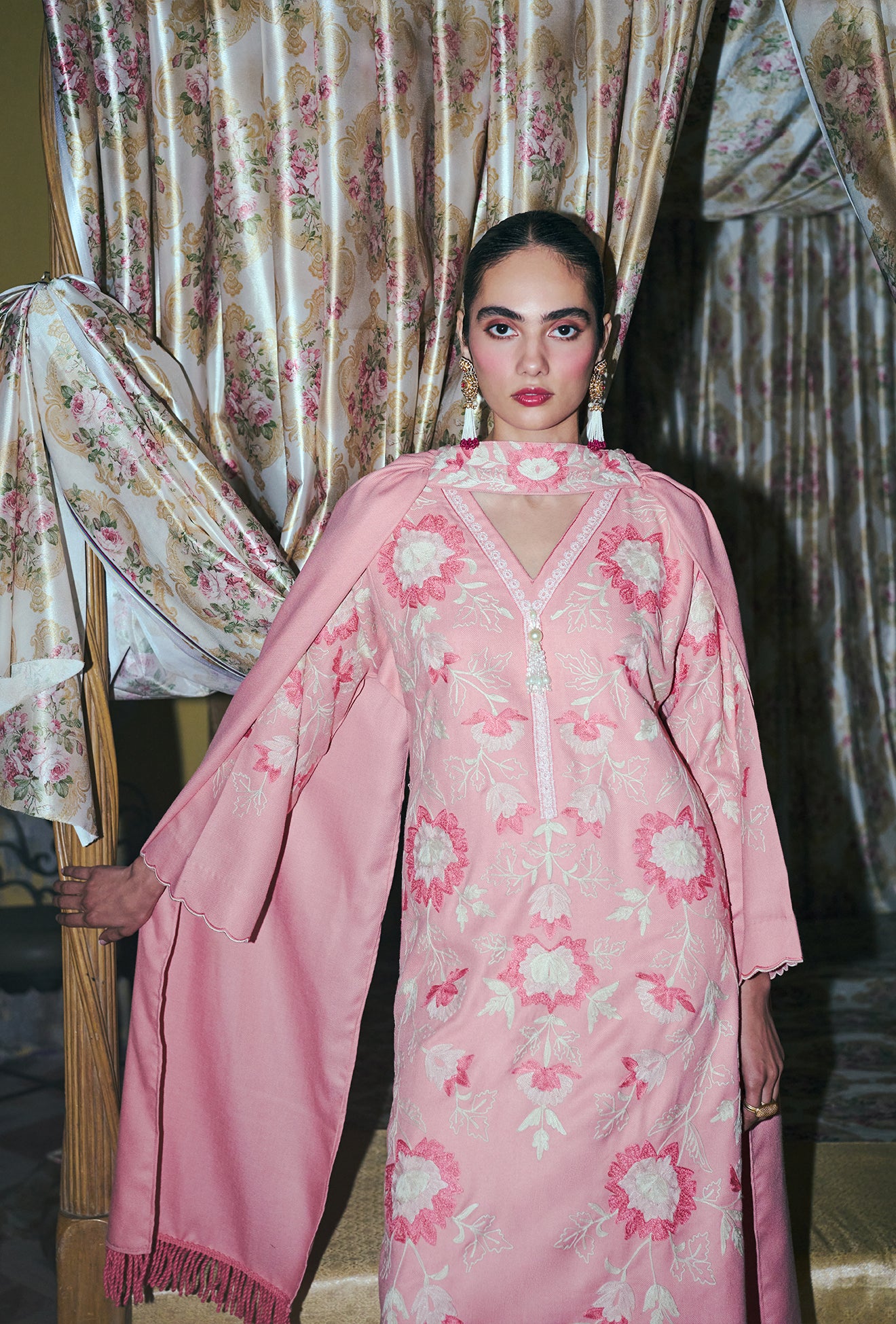 ⁠ ⁠Rose Pink Wool Aari Embroidered Pheran Set with Flared Pants & Embroidered Pleat Stole