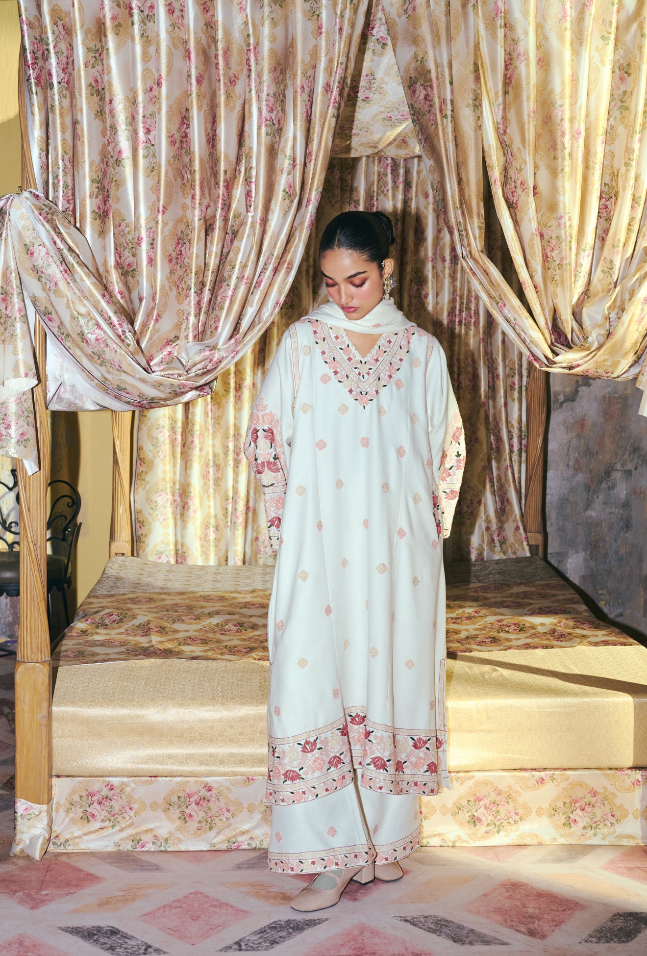 Ivory Wool Aari Embroidered Kalidaar Pheran Set  with Flare Pants & Embroidered Woollen Stole