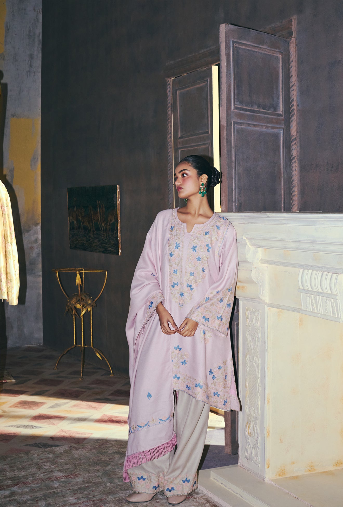 Baby Pink Wool Aari Embroidered Short Pheran Set with Farshi Salwar & Embroidered Woollen Stole