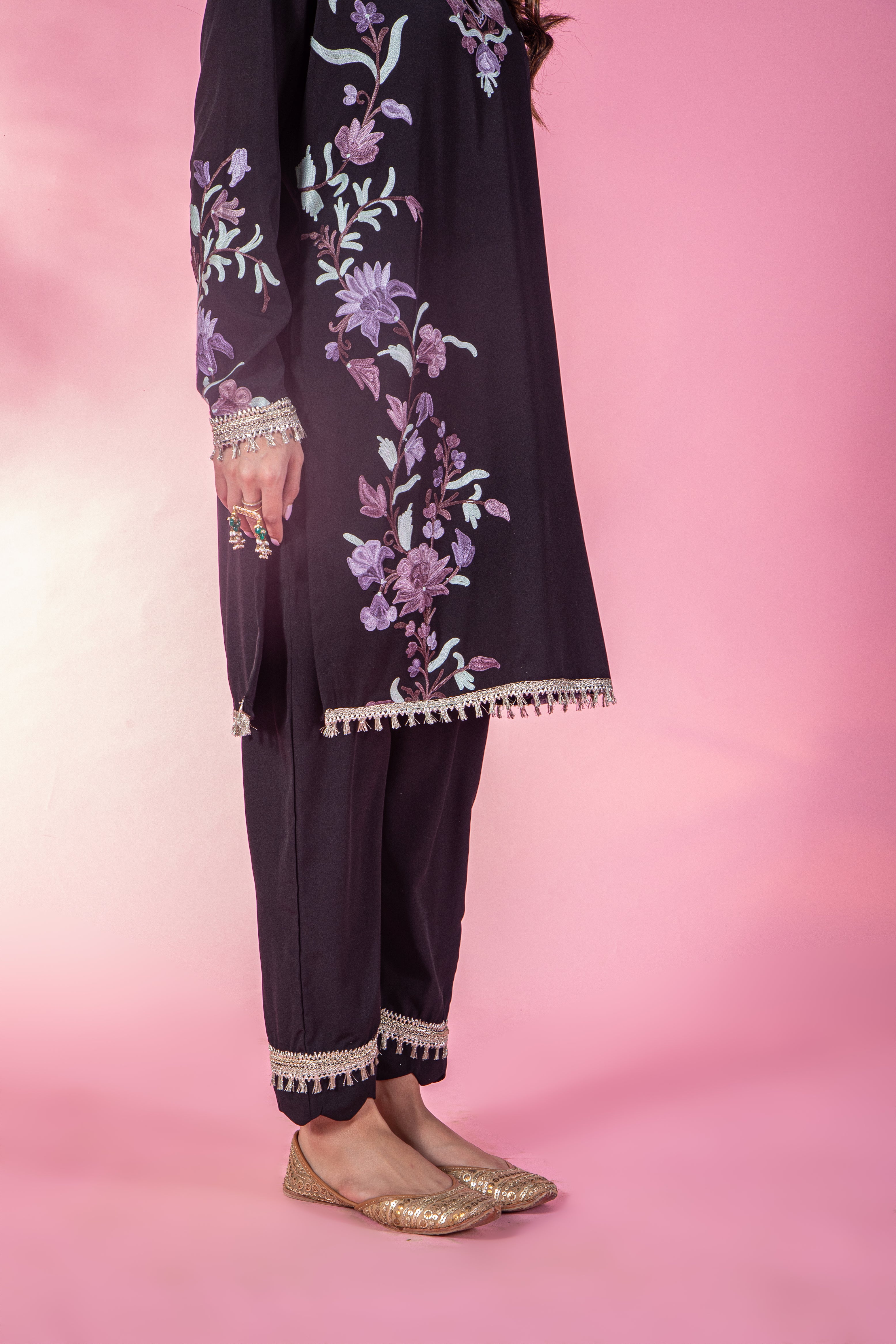 Resham Black Aari Crepe Kurta Set